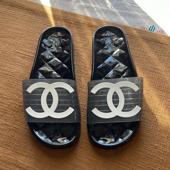 chanel black jelly slides